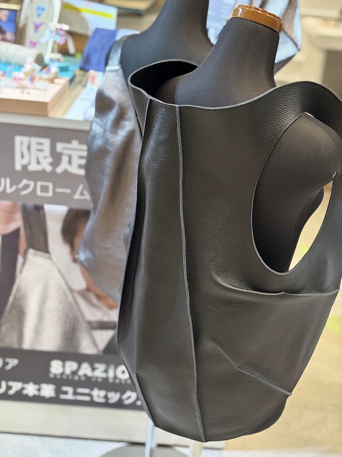 スパツィオイフ タルタルーガ 着るバッグ