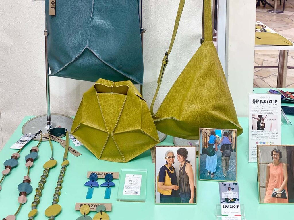 SPAZIOiFのピスタチオグリーンレザーバッグとアクセサリー
